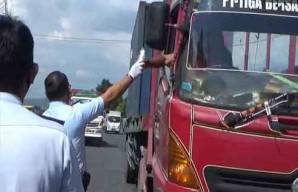 Masker Produksi Napi Lapas Porong Dibagikan ke Warga