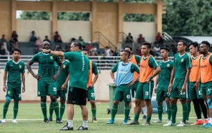 Pelatih Persebaya Pantau Latihan Pemain Via Kiriman Video