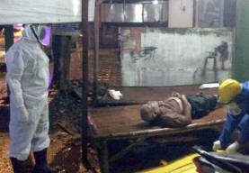 Warga Tambaksari Tidur di Kursi Warung Bablas Mati