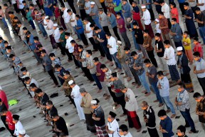 Untuk Sementara Salat Jumat di Masjid Agung Surabaya Ditiadakan