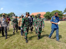 Lantamal V Dukung Penyerahan Bantuan Logistik ke Kepulauan