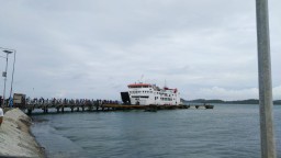 5 Perawat dan 1 Pasien Asal Bawean Ditinggal Kapal Giliiyang