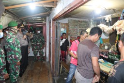 Hindari Patroli Petugas, Ini Modus Warkop di Gresik Nekat Buka di Jam Malam