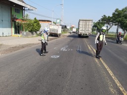 Pria 56 Tahun di Gresik Dihantam Mobil Box Hingga Tewas