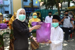 Bupati Anna Dipercaya Muhammadiyah Salurkan Secara Simbolis Bantuan Covid-19