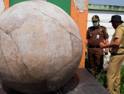 Dalami Dugaan Korupsi Anggaran Kecamatan Duduksampeyan, Kejari Cek Fisik Bangunan