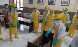 Petugas Gabungan di Lamongan Dilatih Penanganan Jenazah Covid-19