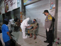 Sekda Bojonegoro: Pedagang di Pasar Antusias Ikuti Rapid Tes