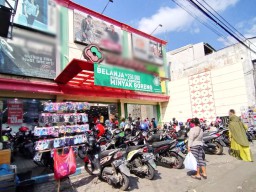 Anjuran Physical Distancing Gencar Disuarakan, Toko Swalayan Pandaan Malah Banjir Pengunjung