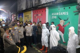 Tengah Malam, Kapolda Kunjungi Kampung Tangguh Cerme Kidul, Gresik