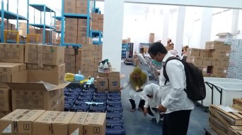 Alat Medis dan APD Pesanan Pemkab Banyuwangi Tiba