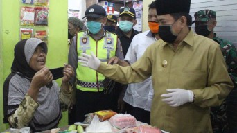 Cak Nur Sisir Warga Penerima Bantuan Dampak Covid-19