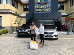 DPRD Jatim Serahkan Bantuan APD ke Polres Sidoarjo