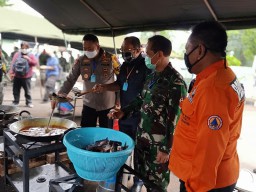 Gubernur Minta Pemkot Surabaya Perbanyak Dapur Umum