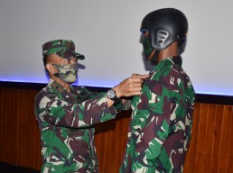 Penyematan Brevet Para Siswa Dikkopaska