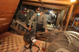 Melanggar PSBB Surabaya Raya, 650 KTP Disita 52 Warkop Disegel