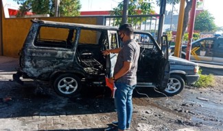 Sopir dan Mobil Kijang Pengangkut BBM Terbakar di Malang