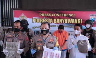 Nyaru Polisi, Tukang Las Pamerkan Softgun Tipu Pengusaha