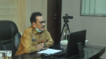 Wabup Qosim Serahkan Perpanjangan PSBB Gresik ke Pemprov