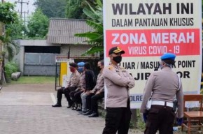 Tim Gugus Tugas Kabupaten Sidoarjo Isolasi Warga Desa Waru