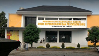 Warga Kediri Bisa Urus Administrasi Kependudukan di Kantor Desa