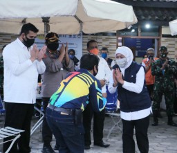 Kunjungi Probolinggo, Khofifah Ingatkan Potensi Penularan OTG