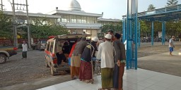 Warga Balongpanggang Gresik Paksa Pulang Jenazah PDP