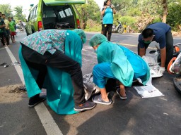 Seruduk 'Bokong' Dump Truk, Pemotor Asal Lamongan Bablas Akhirat 
