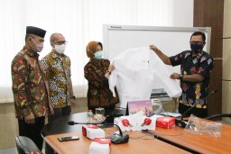 Unesa Surabaya Kirim APD Gratis Untuk Nakes Bojonegoro