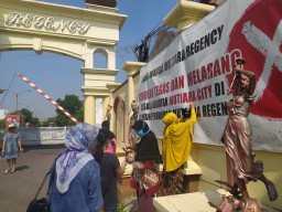 Warga Perum Pondok Mutiara Harum Demo Tolak Superblok