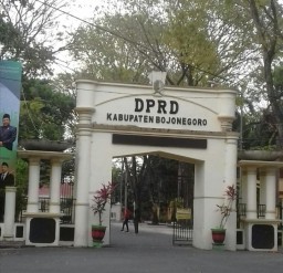 DPRD Bojonegoro Belum Diperbolehkan Kunker Luar Daerah, Menurut Anda?