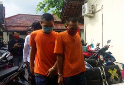 Dua Pemuda di Tulungagung Cekoki Miras Pelajar Cewek Lalu Gagahi Bergantian