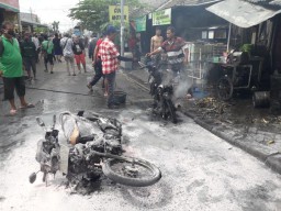 Mesin Meledak, Dua Motor Hangus Terbakar dan Dua Orang Luka