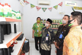 PG Salurkan Bantuan 50 Ton Pupuk Untuk Petani
