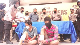 Melawan Polisi, Dua Maling Motor Gresik Dilubangi Betisnya
