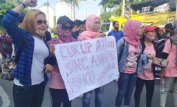 Pedangdut hingga Pengusaha Sound System Geruduk Rumah Dinas Bupati Jombang