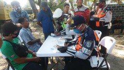 Truk Kelebihan Muatan Jadi Sasaran Operasi Gabungan di Bojonegoro