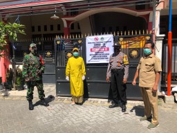 Enggan Karantina Mandiri, Rumah Pasien Positif Covid-19 di Gresik Dipasang Spanduk