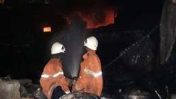 Toko Cat dan Bangunan Di Menganti, Gresik Ludes Dilalap Api