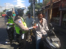 Sosialisasi Operasi Patuh, Satlantas Gresik Sasar Pengendara Tak Pakai Masker