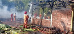 Dua Rumah di Bojonegoro Terbakar, Satu Orang Luka
