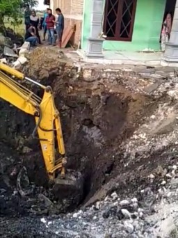 Tertimbun Tanah Saat Gali Sumur, Jasad Warga Bojonegoro Dievakuasi Pakai Alat Berat