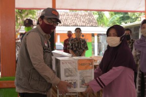 Wabup Jember Berikan Bantuan kepada Perempuan Rentan