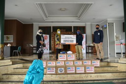 BRI Jember Sumbang 2.000 Masker dan Janji Bantu Usaha Pedagang Kecil