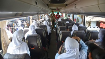 Ratusan Santri PP Nurul Jadid Asal Jember Balik Pondok Naik Bus Gratis