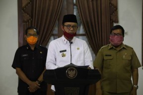 Bergerombol Tak Pakai Masker di Ngawi Bakal Disemprot Mobil Damkar