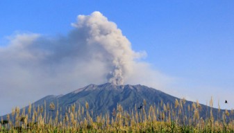 Waspada, Gunung Raung Mulai Batuk Ringan