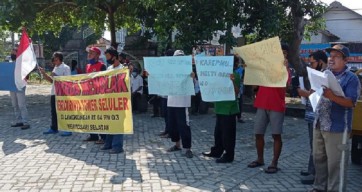 Warga Kertosari Ponorogo Demo Tolak Bangunan Tower Seluler