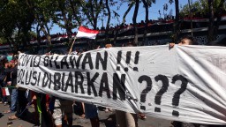 Geruduk DPRD Gresik, Warga : Relokasi GJT Harga Mati!