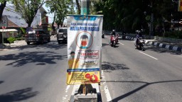 Reklame Ajakan Bermasker di Median Jalan Wahidin Gresik Ternyata Tak Ada Pajaknya